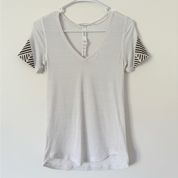 Lululemon White Gold What The Sport Short Sleeve V Neck Tee Size 2 - Picture 5 of 9